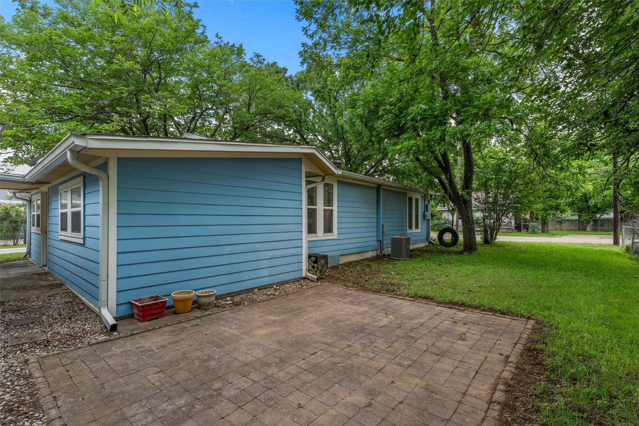 505 W Columbus Street West TX 76691