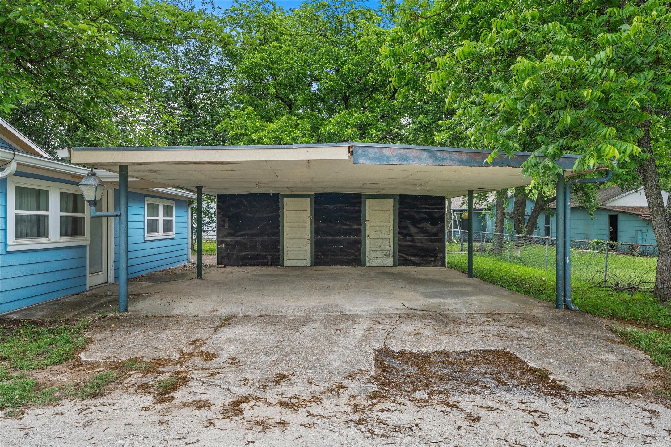 505 W Columbus Street West TX 76691