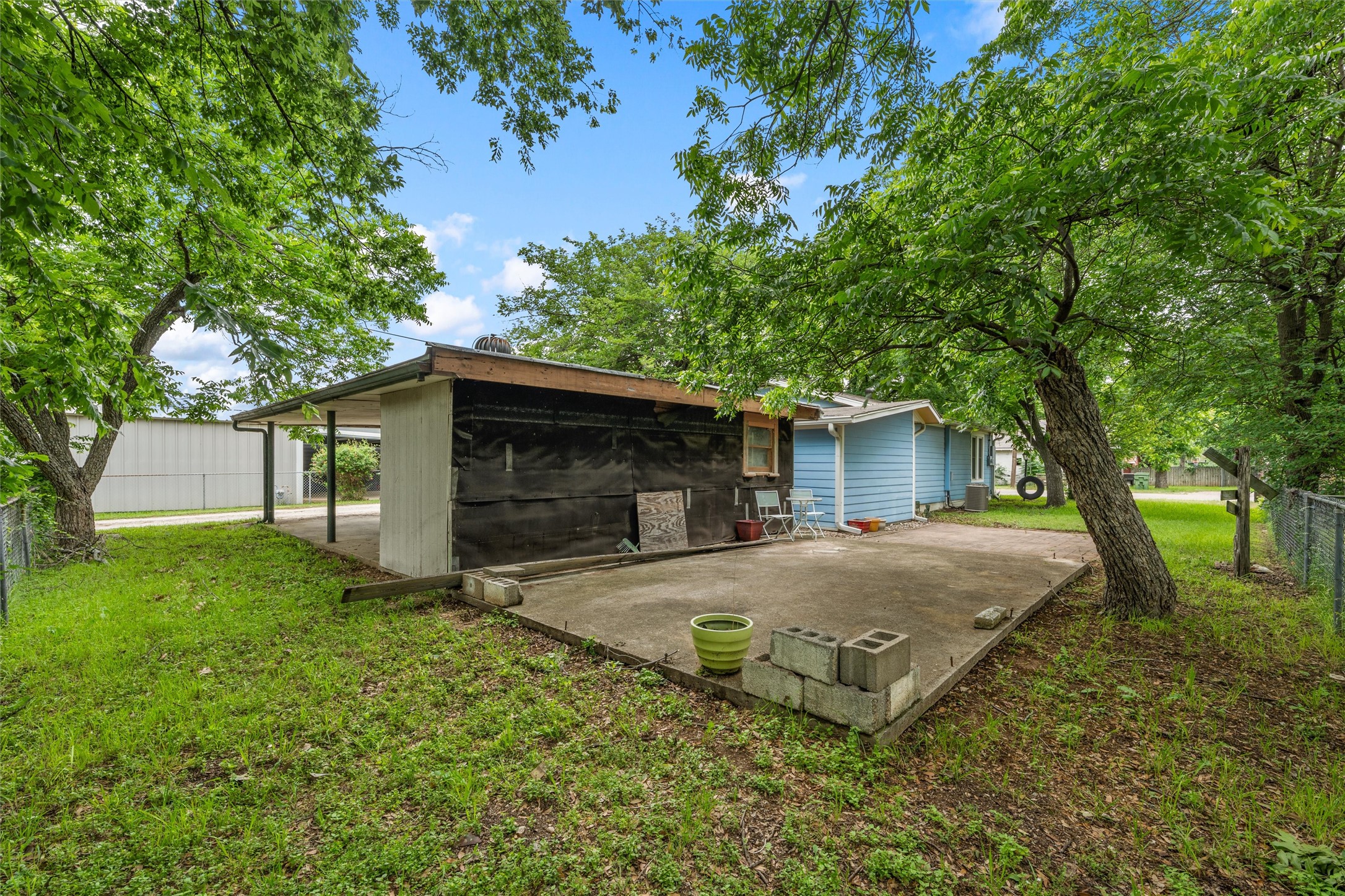 505 W Columbus Street West TX 76691
