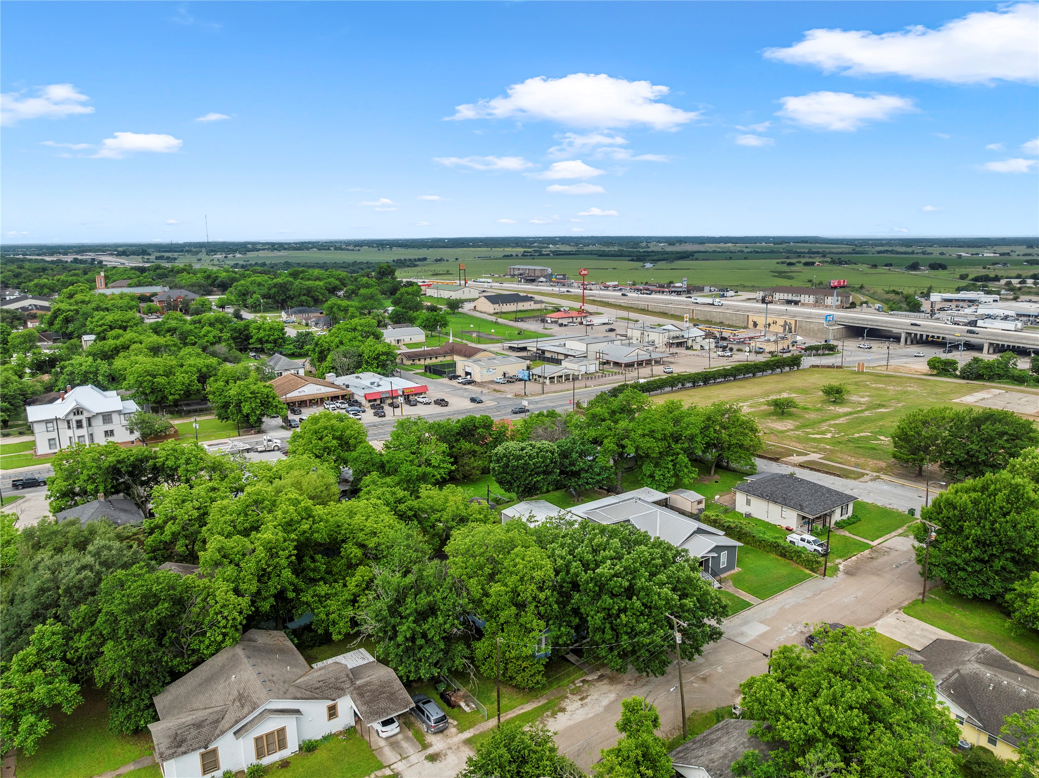 505 W Columbus Street West TX 76691