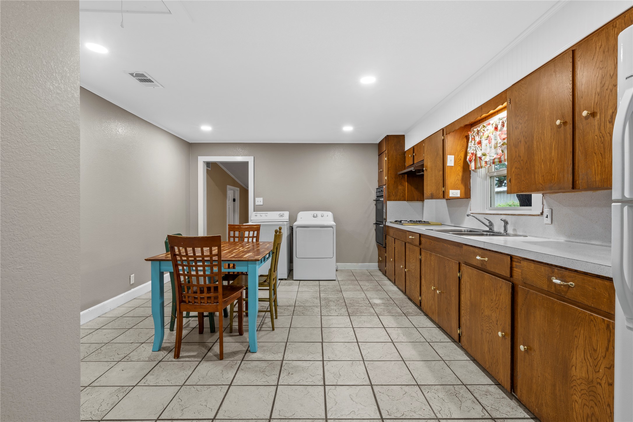 505 W Columbus Street West TX 76691