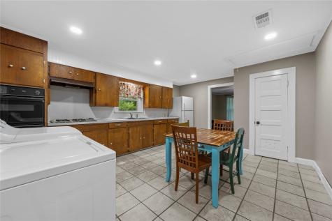 505 W Columbus Street West TX 76691