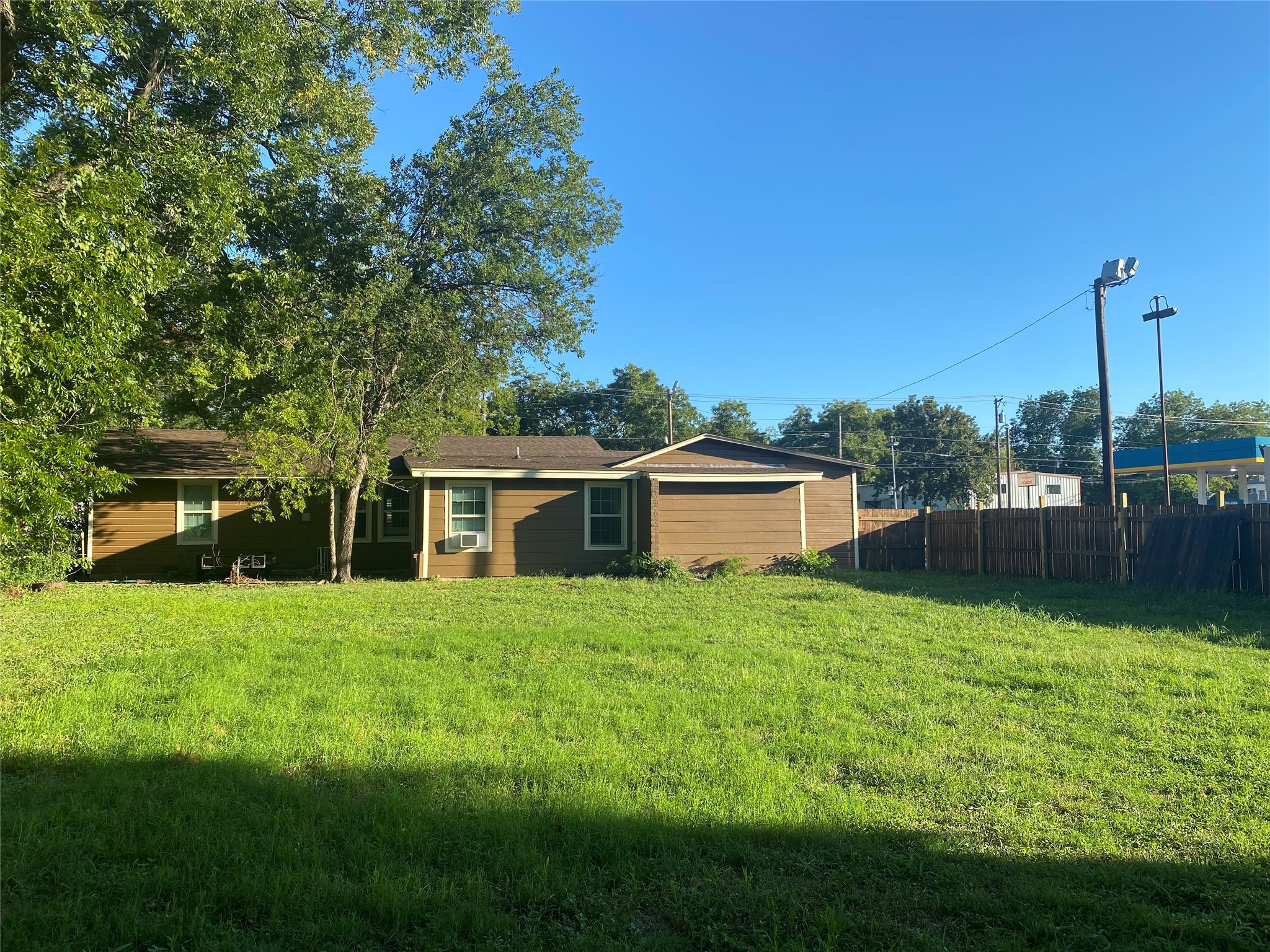 1205 E Henderson Street Cleburne TX 76031