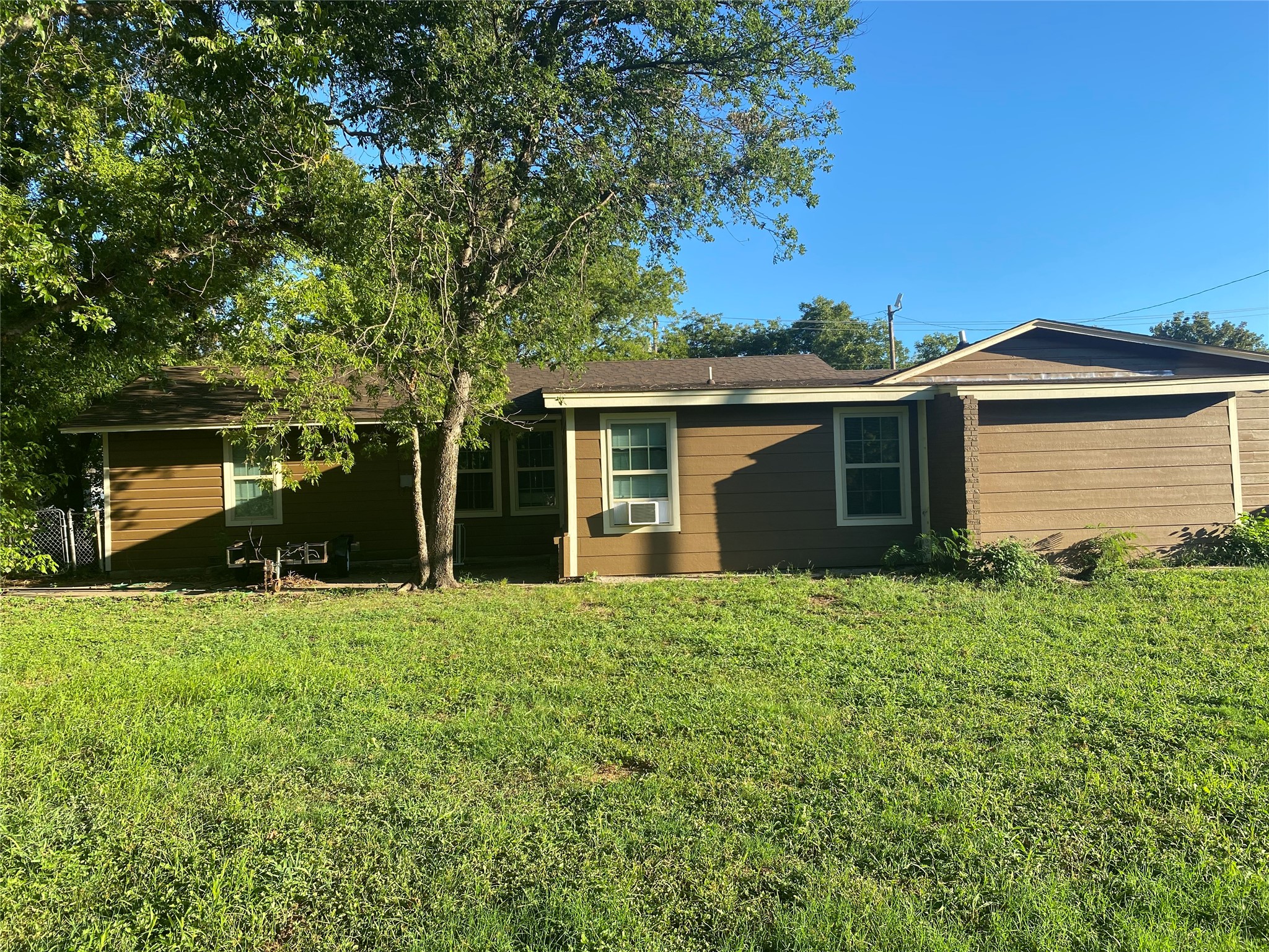 1205 E Henderson Street Cleburne TX 76031