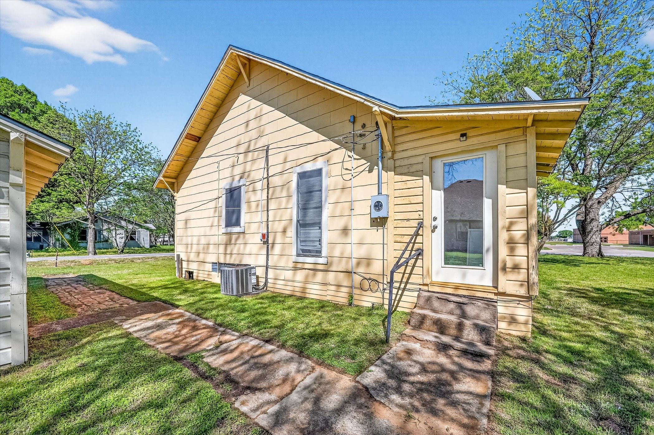 800 S Jefferson Street Pilot Point TX 76258