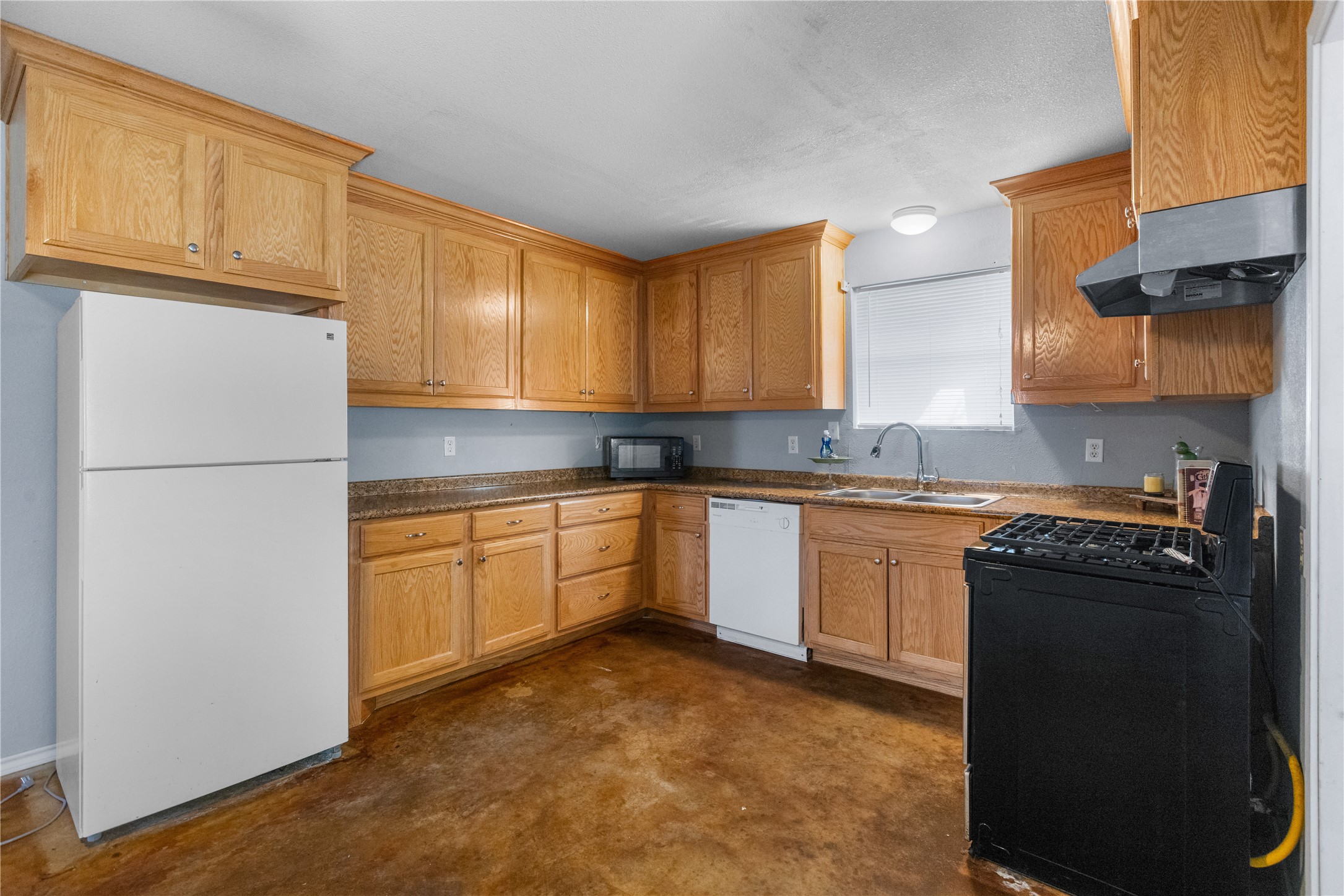 702 Main Street Windom TX 75492
