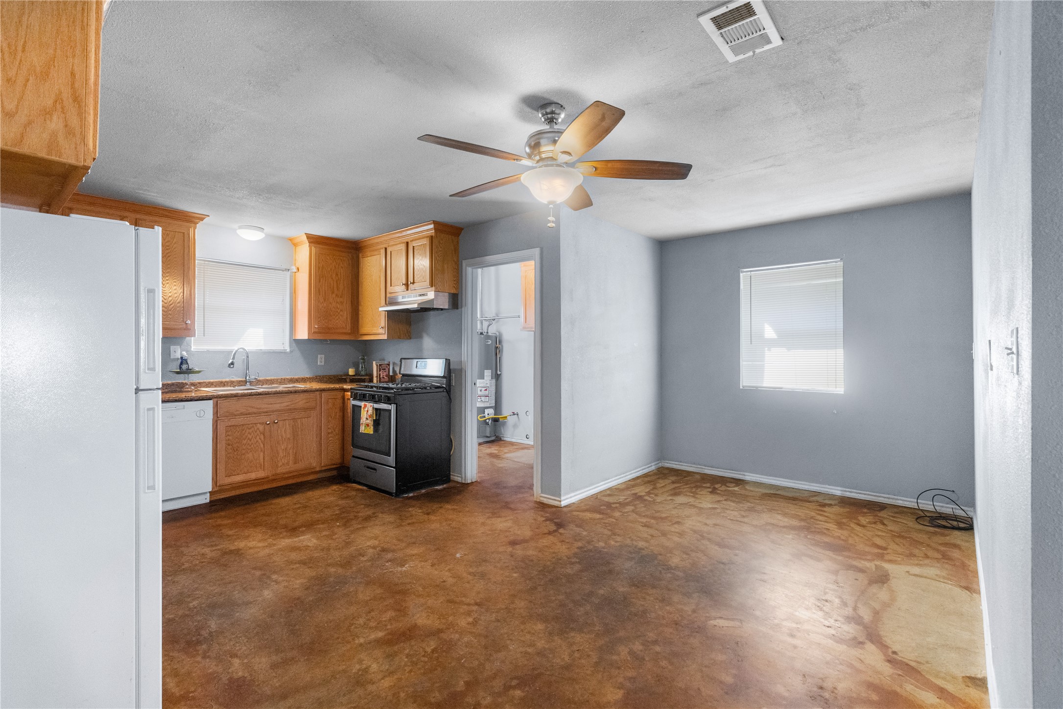 702 Main Street Windom TX 75492
