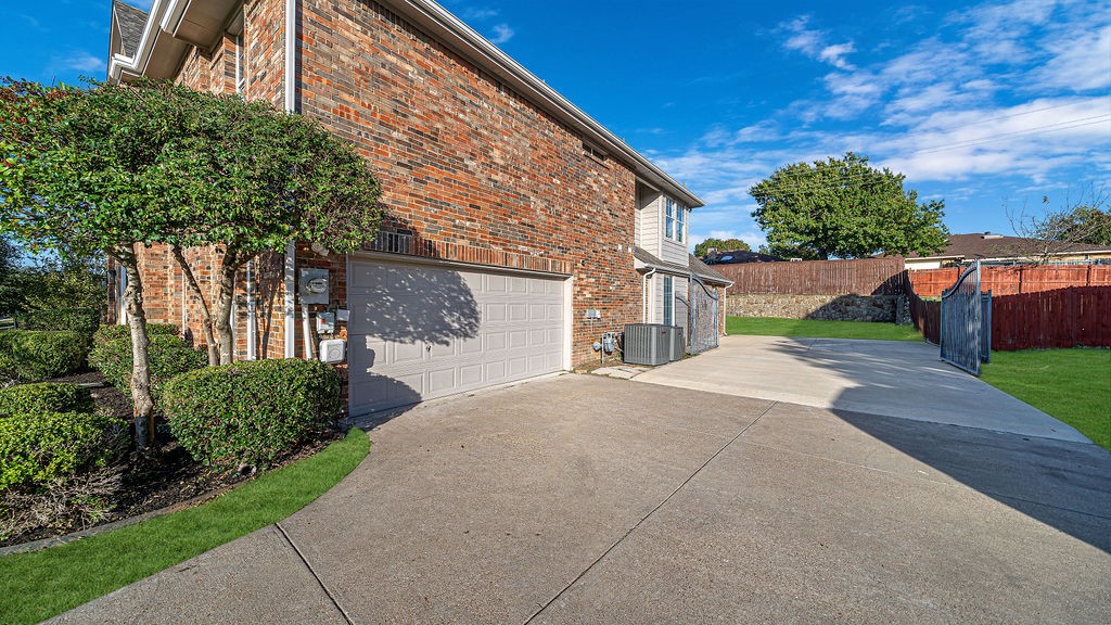942 Marisa Lane Desoto TX 75115