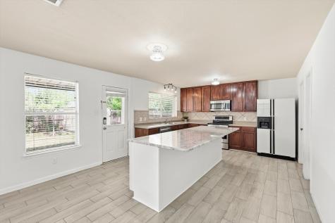 1713 Canvasback Aubrey TX 76227