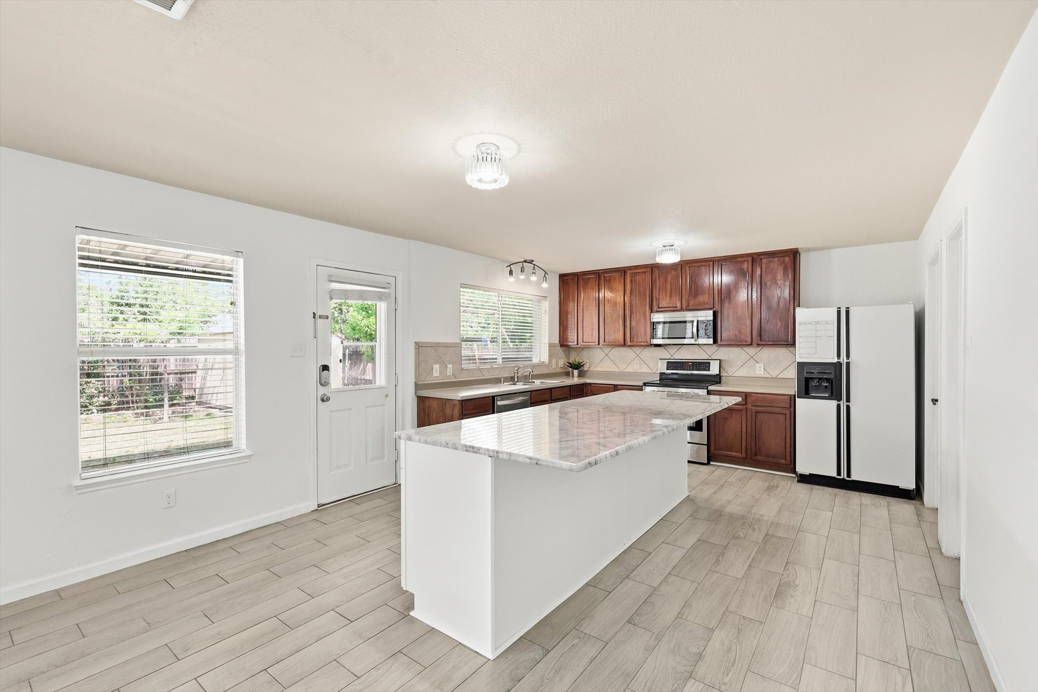 1713 Canvasback Aubrey TX 76227