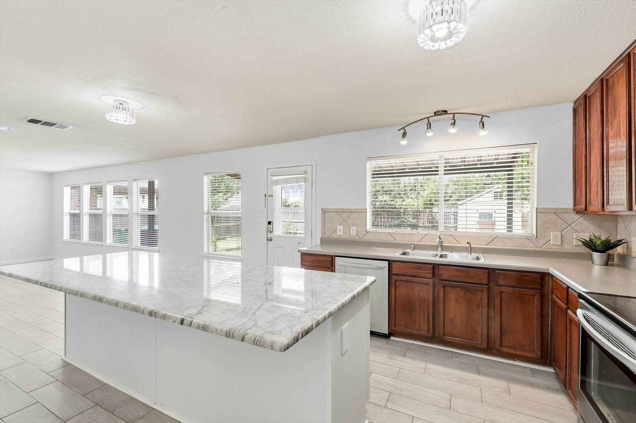 1713 Canvasback Aubrey TX 76227