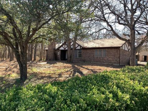 103 Briar Oaks Drive Azle TX 76020