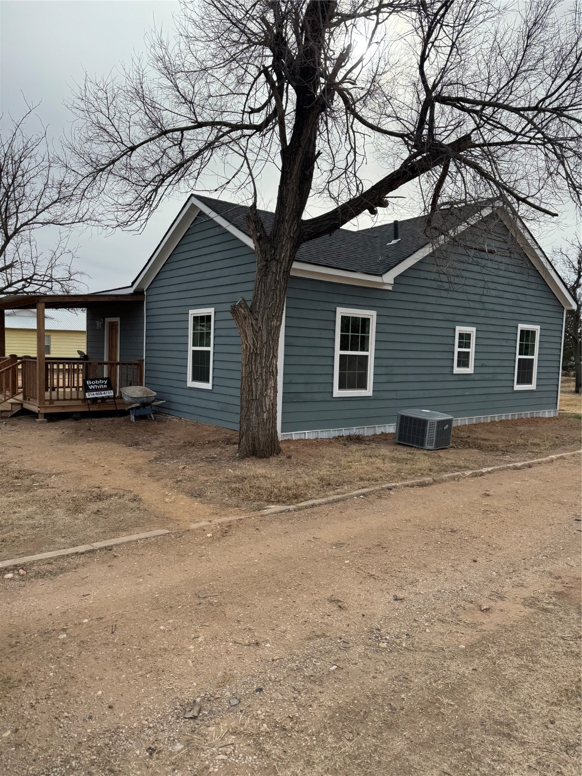 1107 W 3rd Street Quanah TX 79252