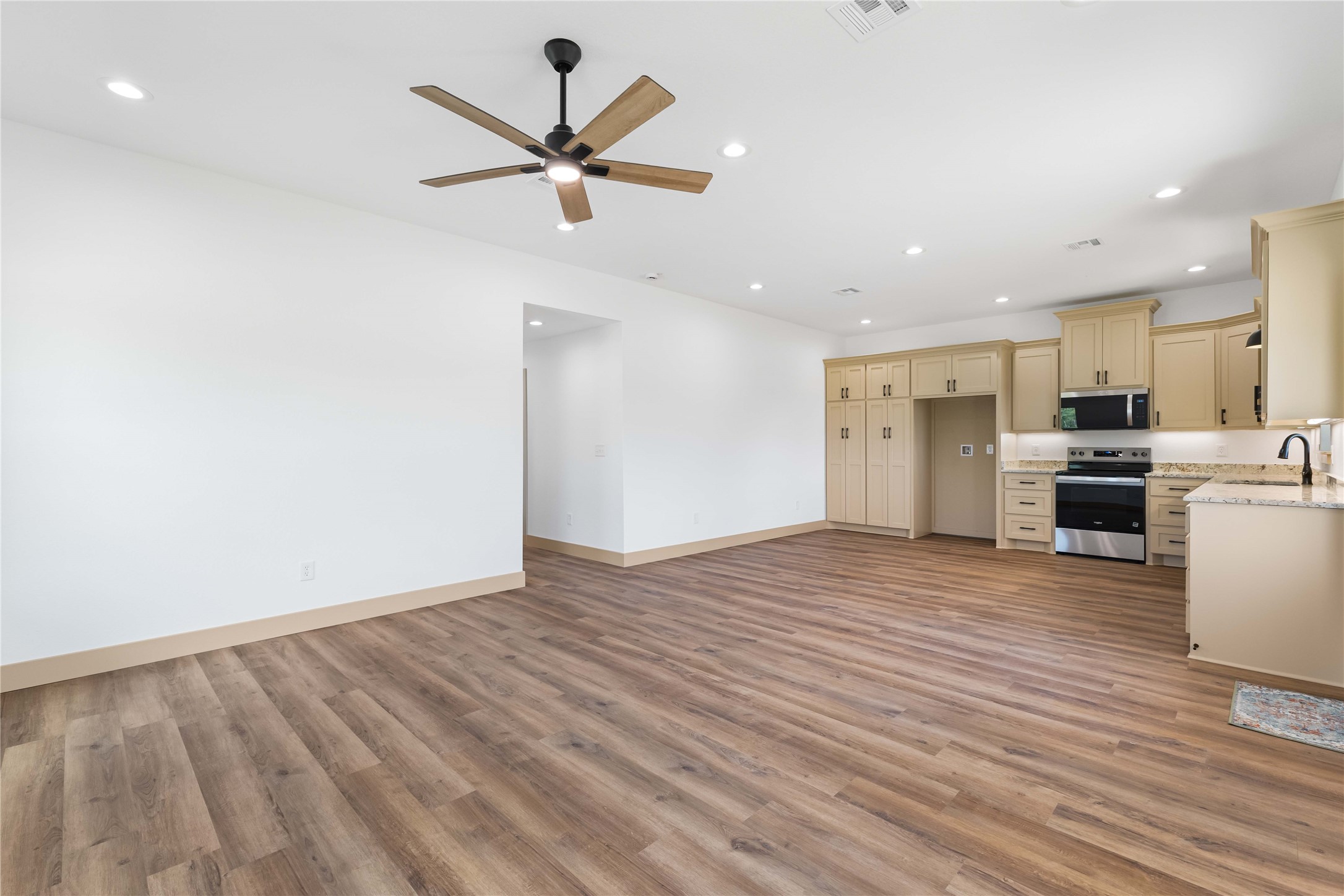 1105 E Navarro Avenue Mart TX 76664