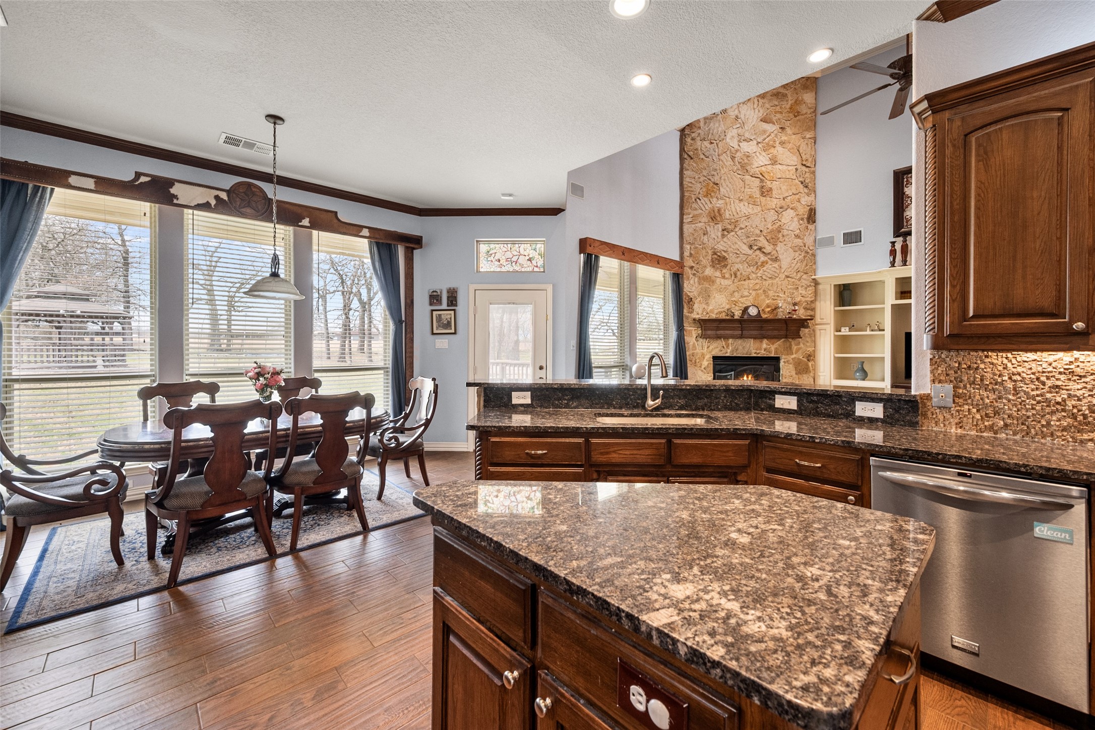 6501 Gehrig Circle Burleson TX 76028