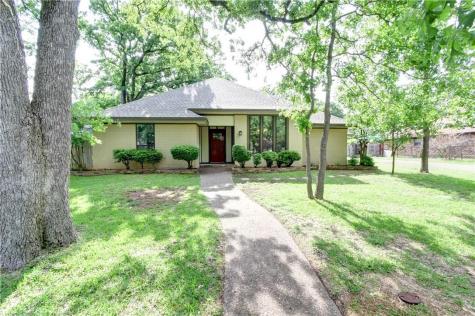 1716 Crooked Lane Fort Worth TX 76112