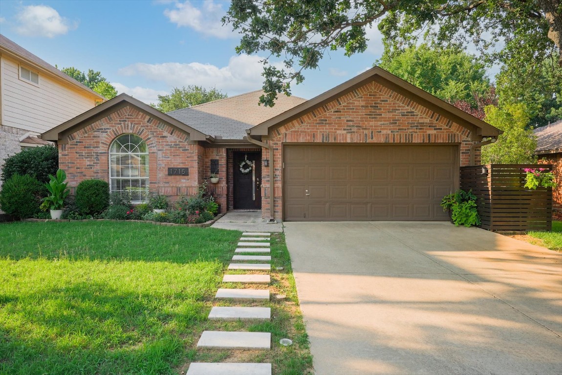 1715 Falcon Drive Corinth TX 76210