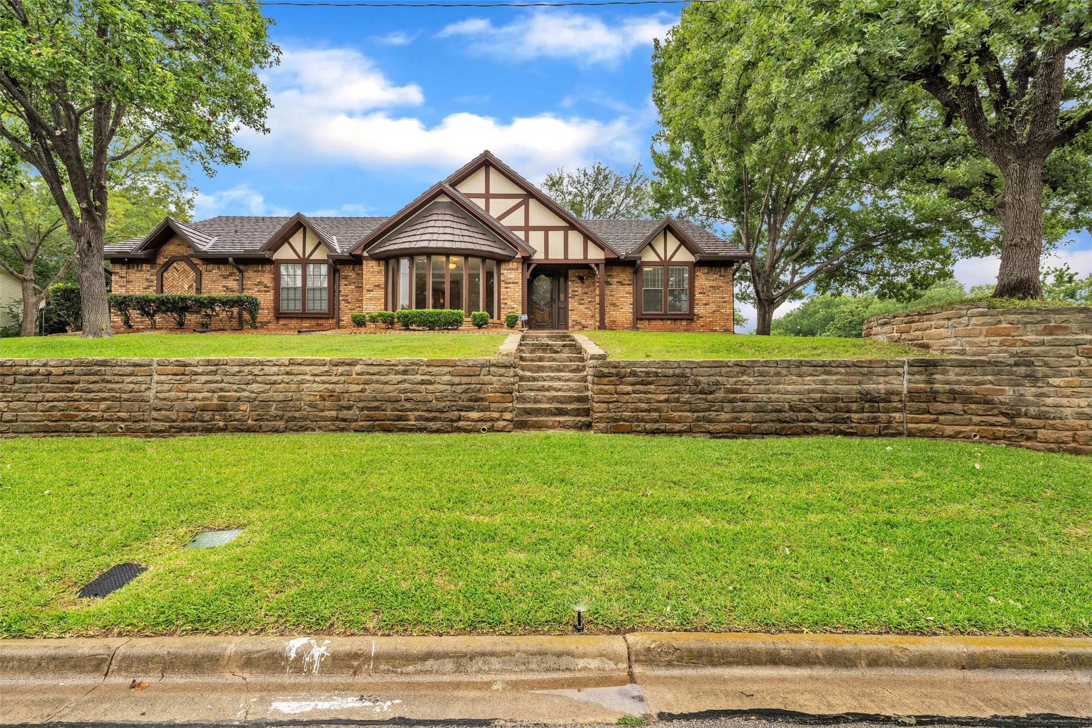 2241 Mountainview Drive Hurst TX 76054