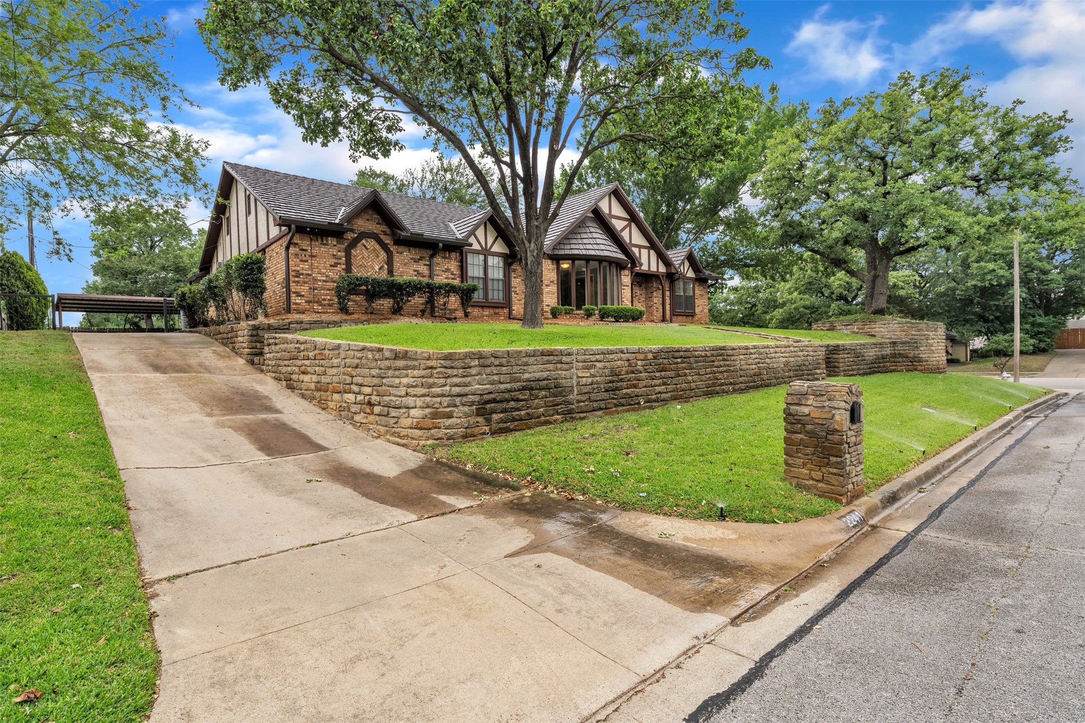 2241 Mountainview Drive Hurst TX 76054