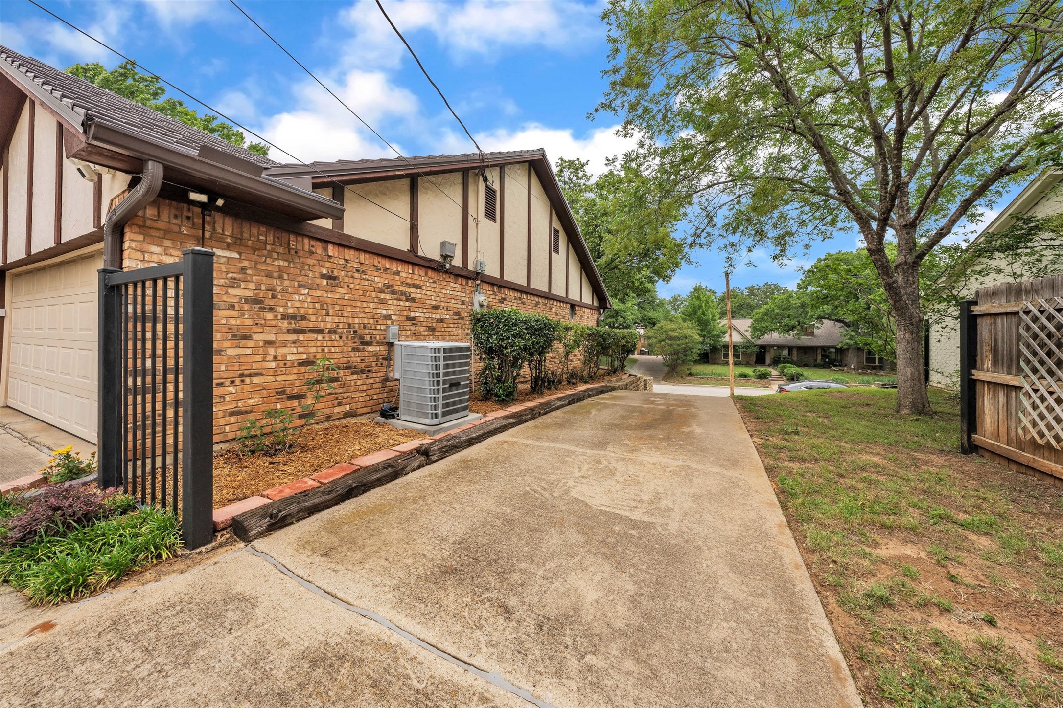 2241 Mountainview Drive Hurst TX 76054
