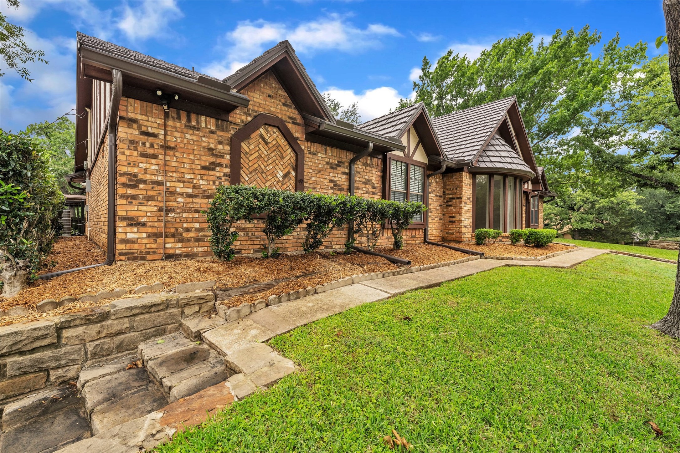 2241 Mountainview Drive Hurst TX 76054