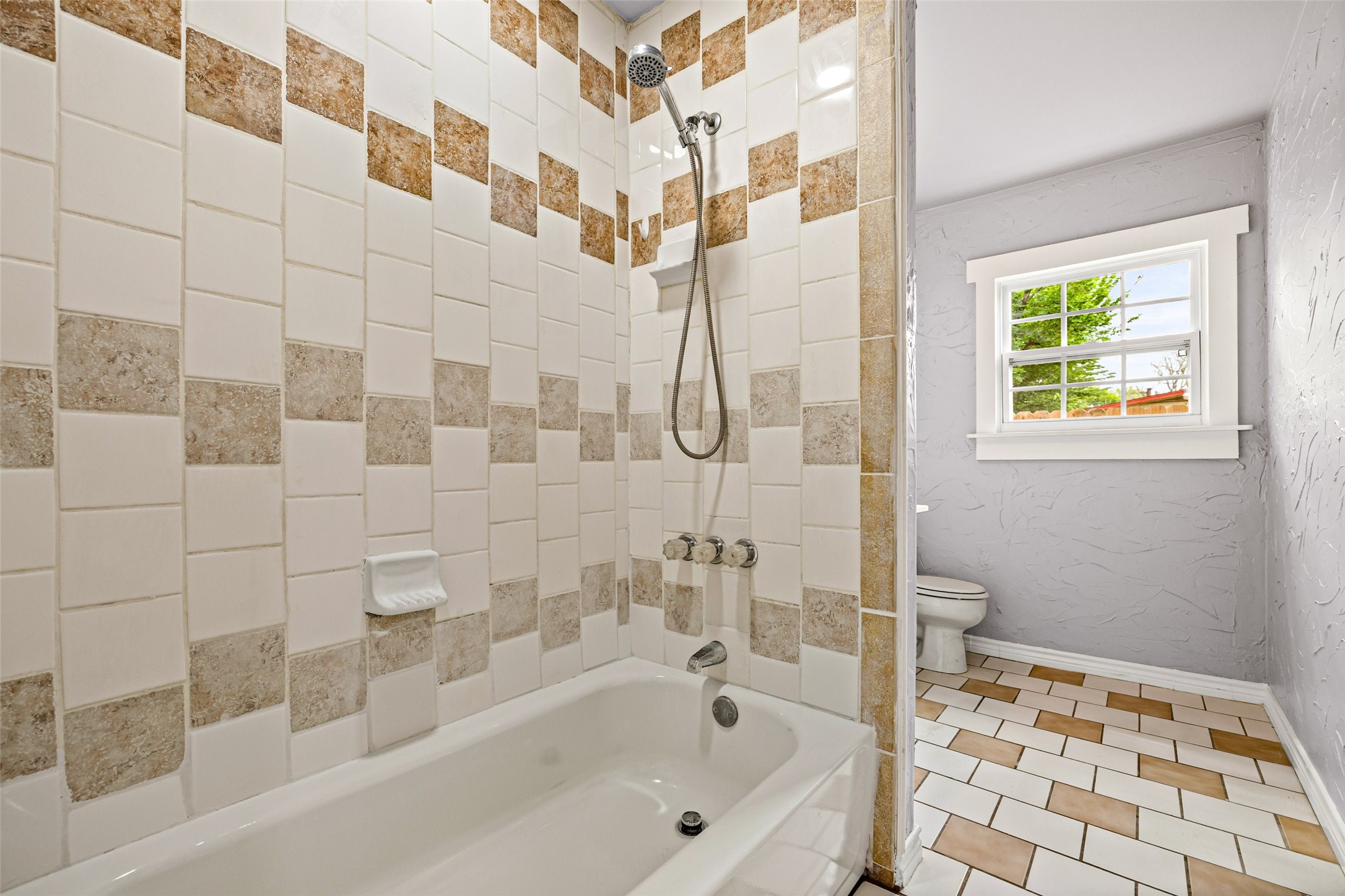 203 S Lancaster Street Granbury TX 76048