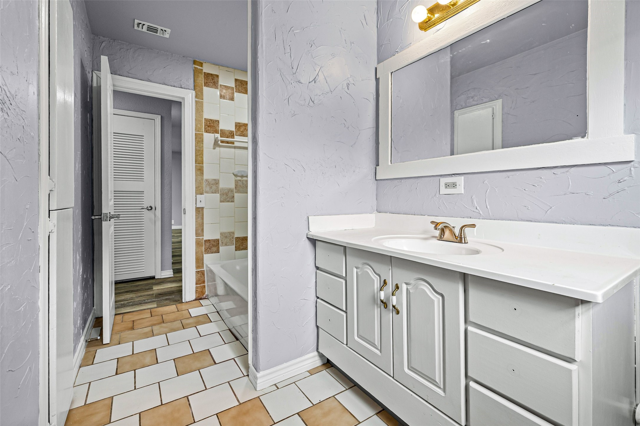 203 S Lancaster Street Granbury TX 76048