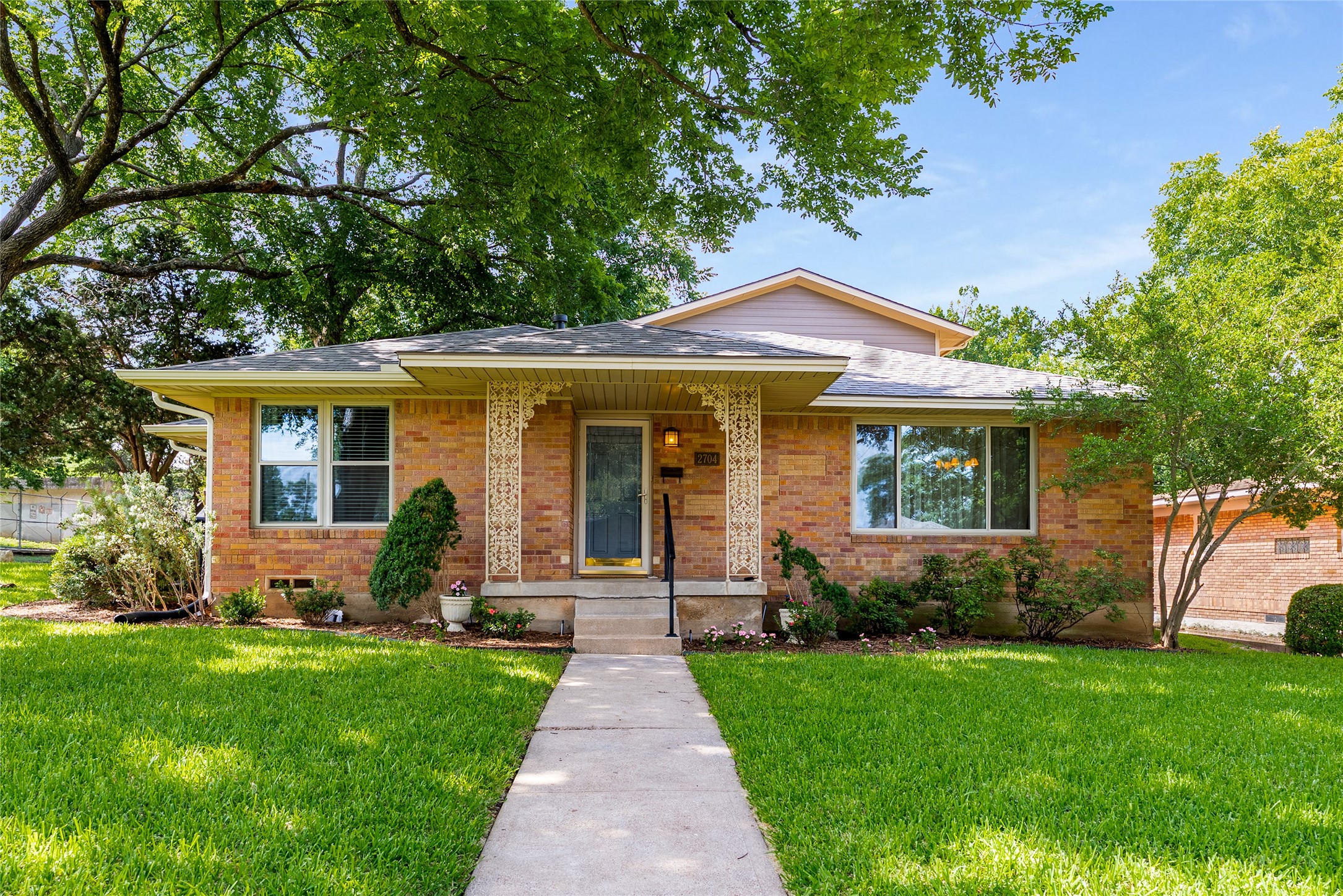 2704 Sunset Avenue Dallas TX 75211