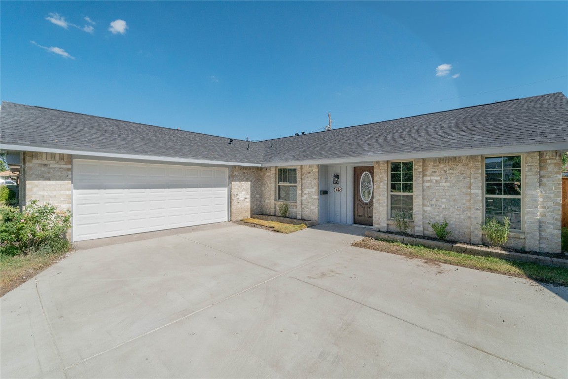 425 W Grenoble Drive Grand Prairie TX 75052