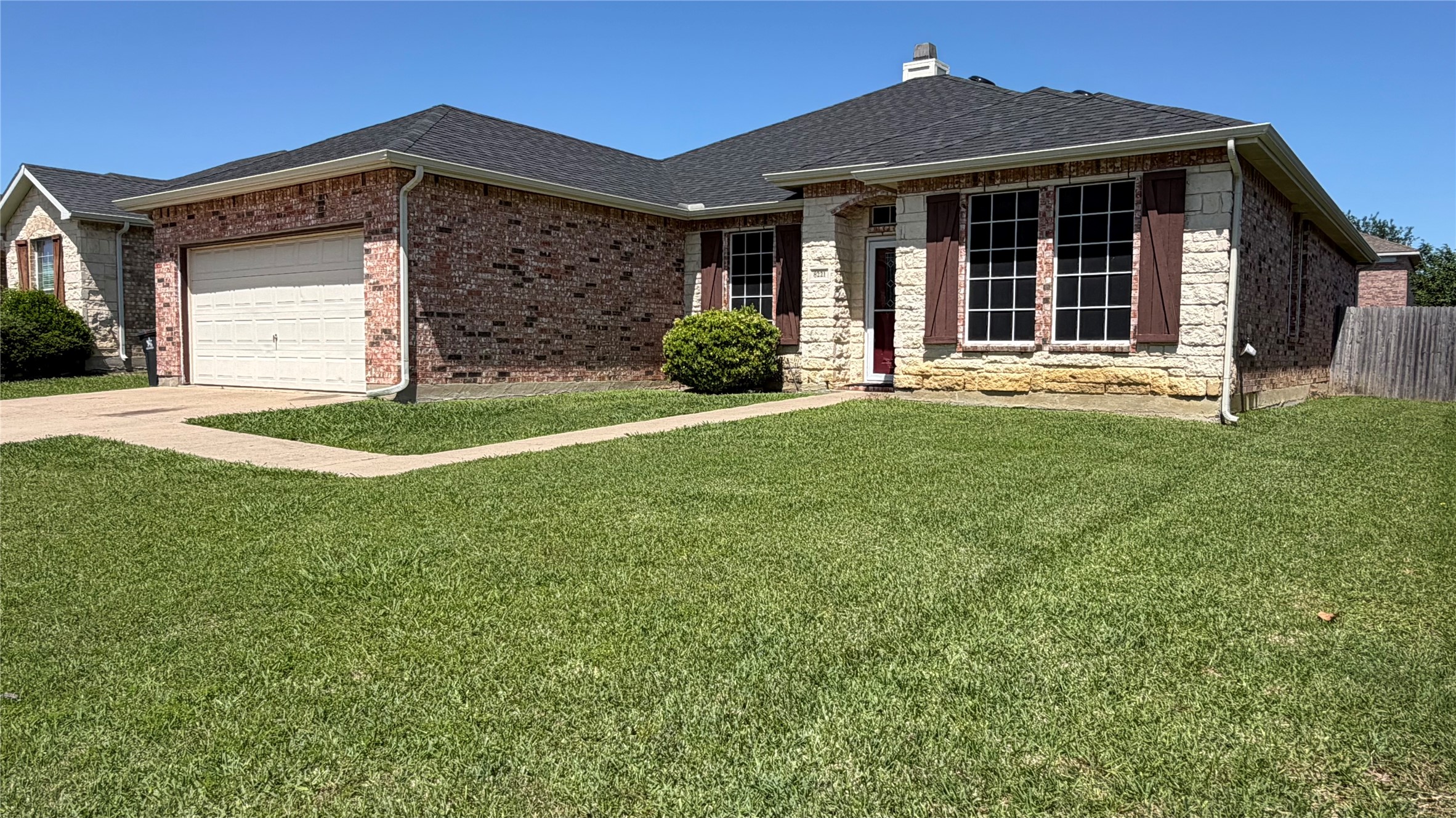 8221 Atherton Street Arlington TX 76002