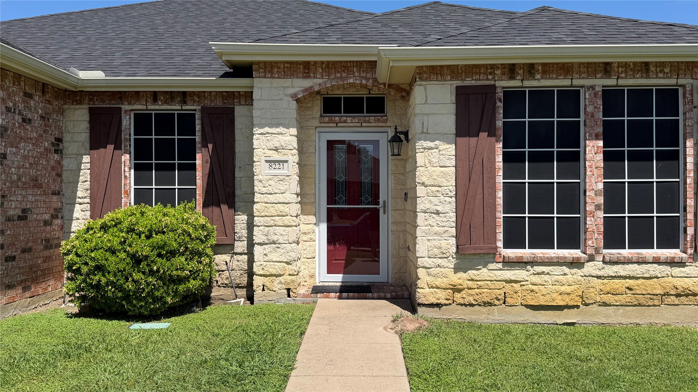 8221 Atherton Street Arlington TX 76002