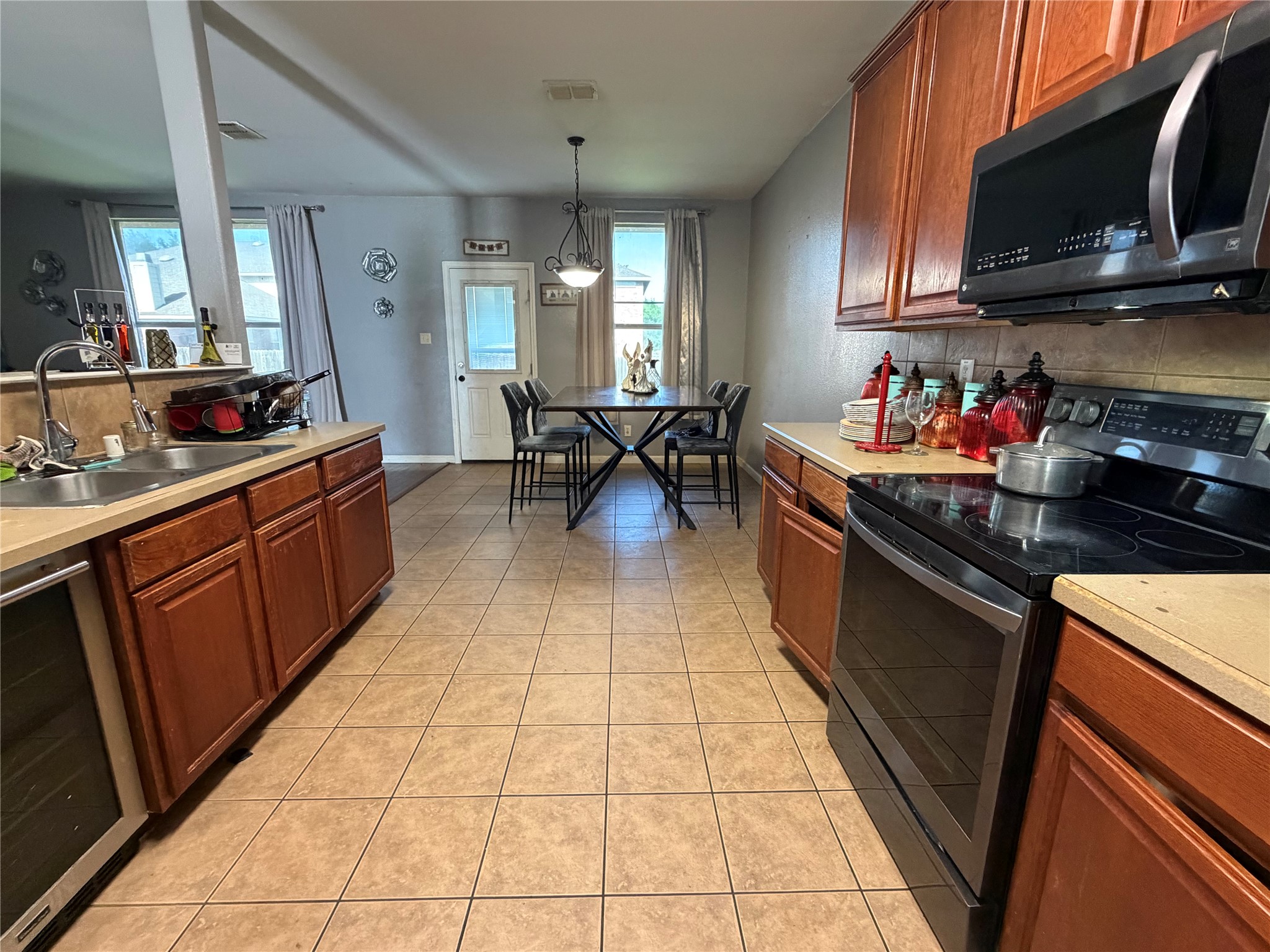 8221 Atherton Street Arlington TX 76002