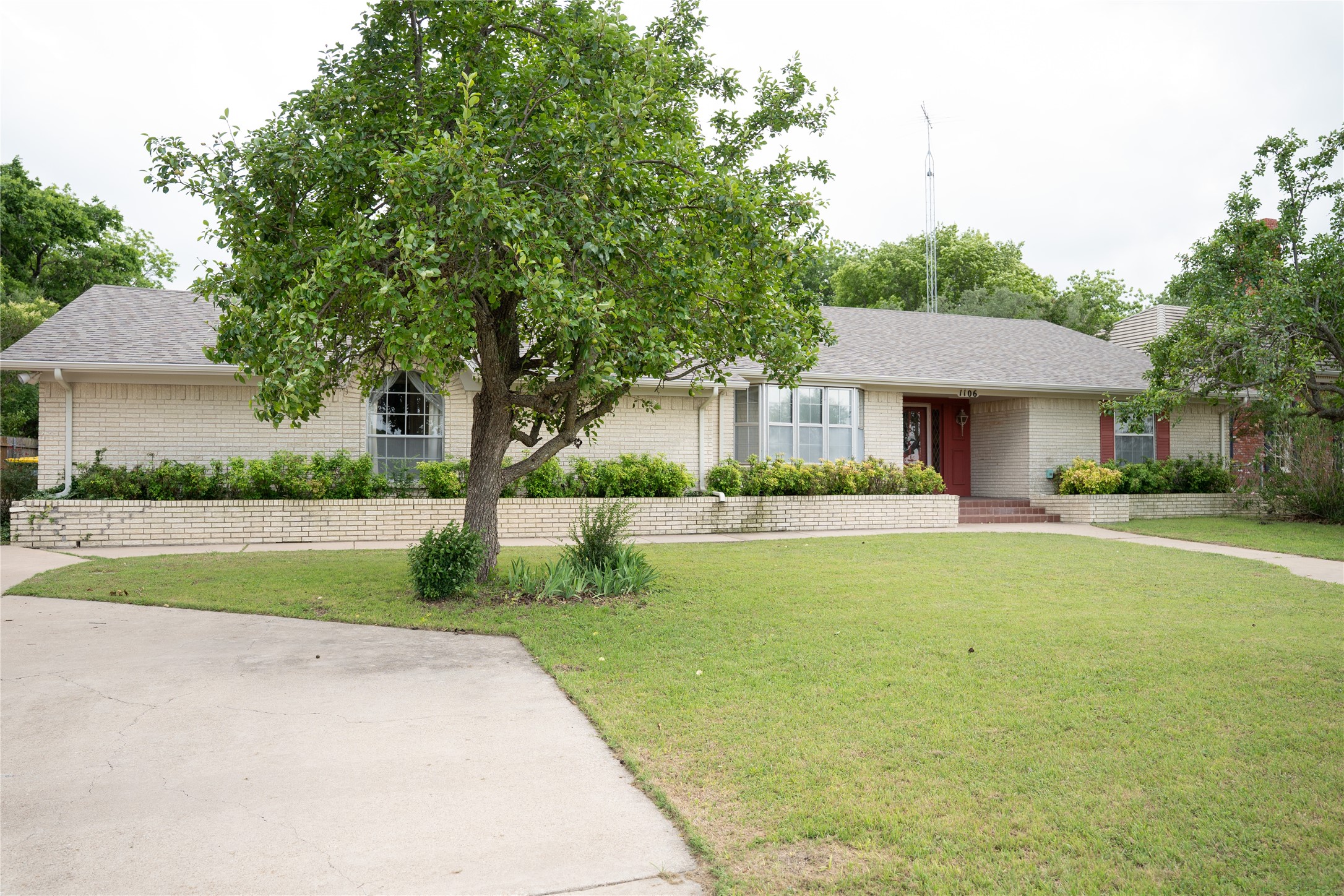 1106 E Franklin Street Hillsboro TX 76645