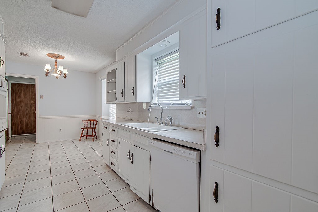 4053 Glenbrook Drive Arlington TX 76015
