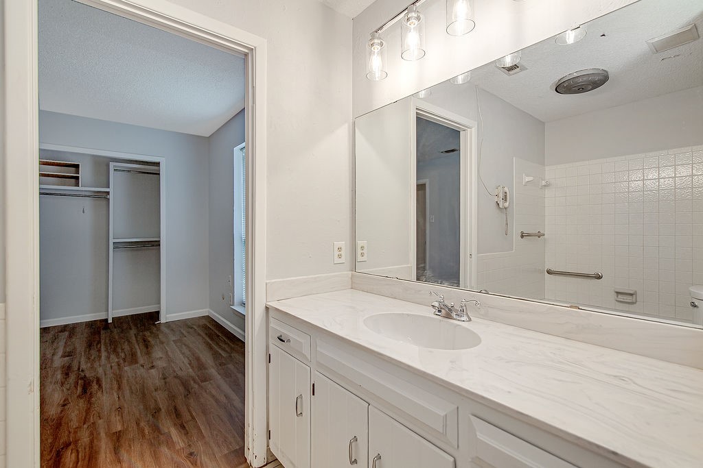 4053 Glenbrook Drive Arlington TX 76015