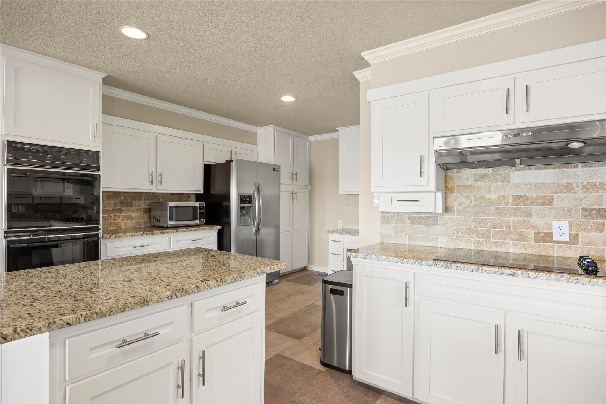 417 Peninsula Court Granbury TX 76048