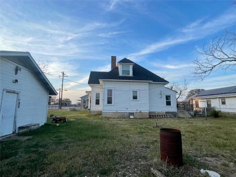 215 W Main Street Lometa TX 76853
