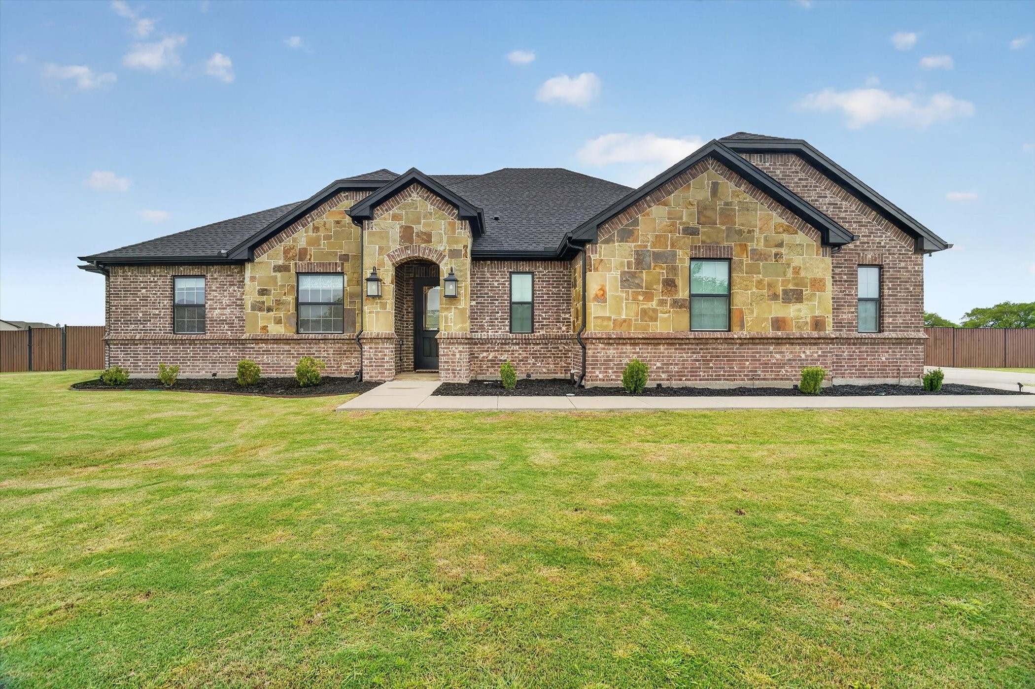 10917 Chriswood Drive Crowley TX 76036