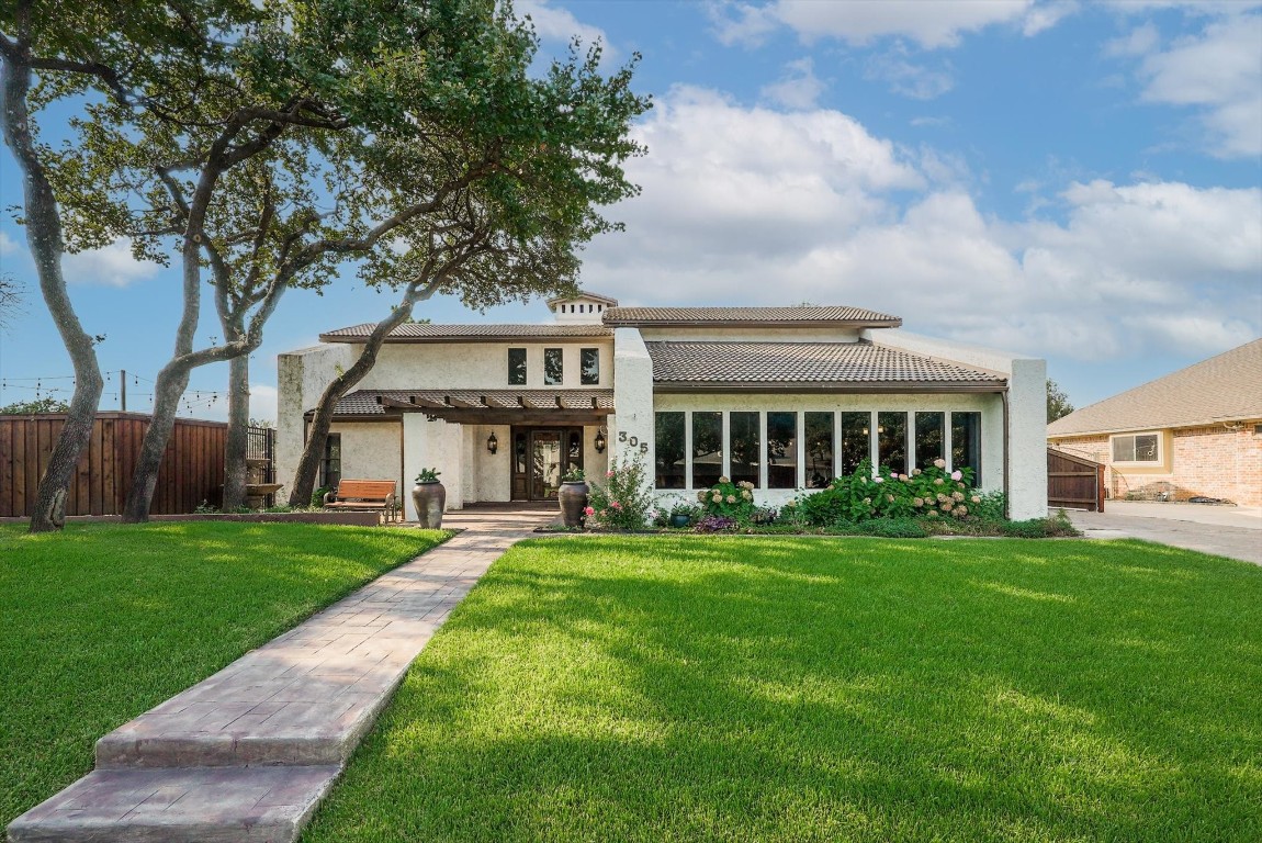 305 Quail Crest Drive Bedford TX 76021