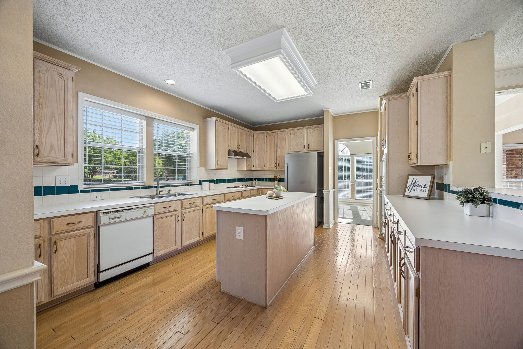 6602 Lynch Lane Garland TX 75044