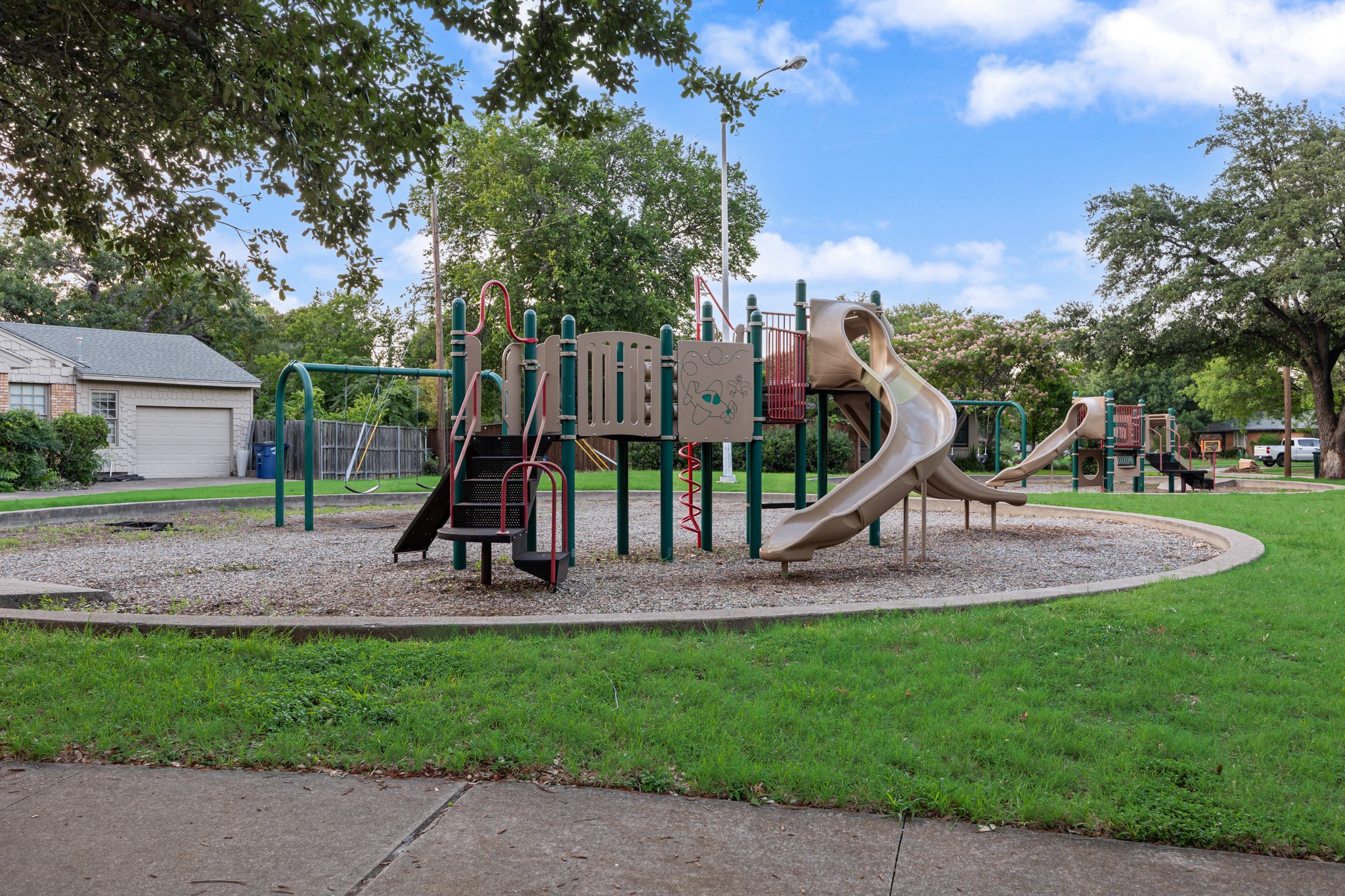 1650 Macmanus Drive Dallas TX 75228