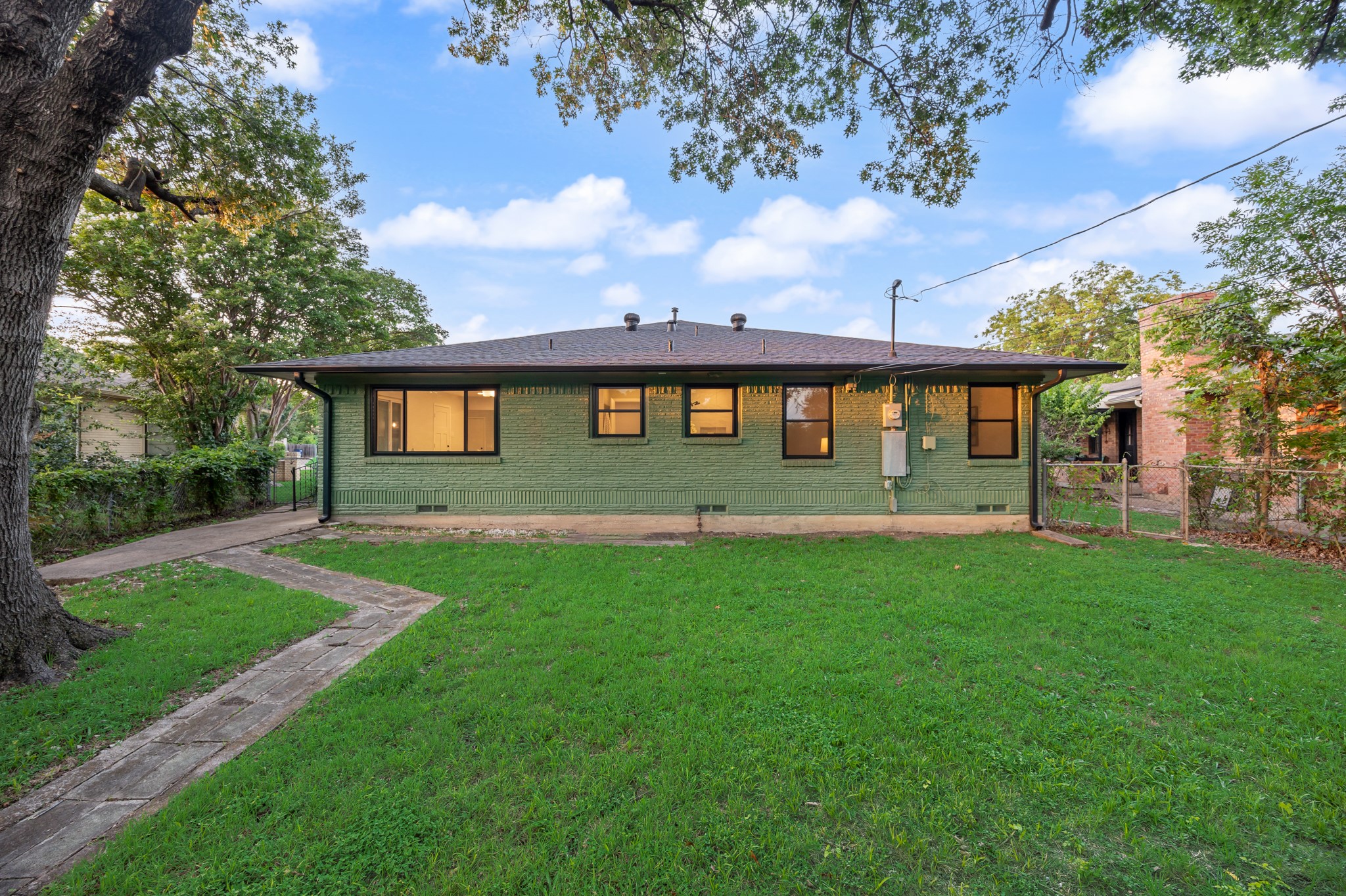 1650 Macmanus Drive Dallas TX 75228