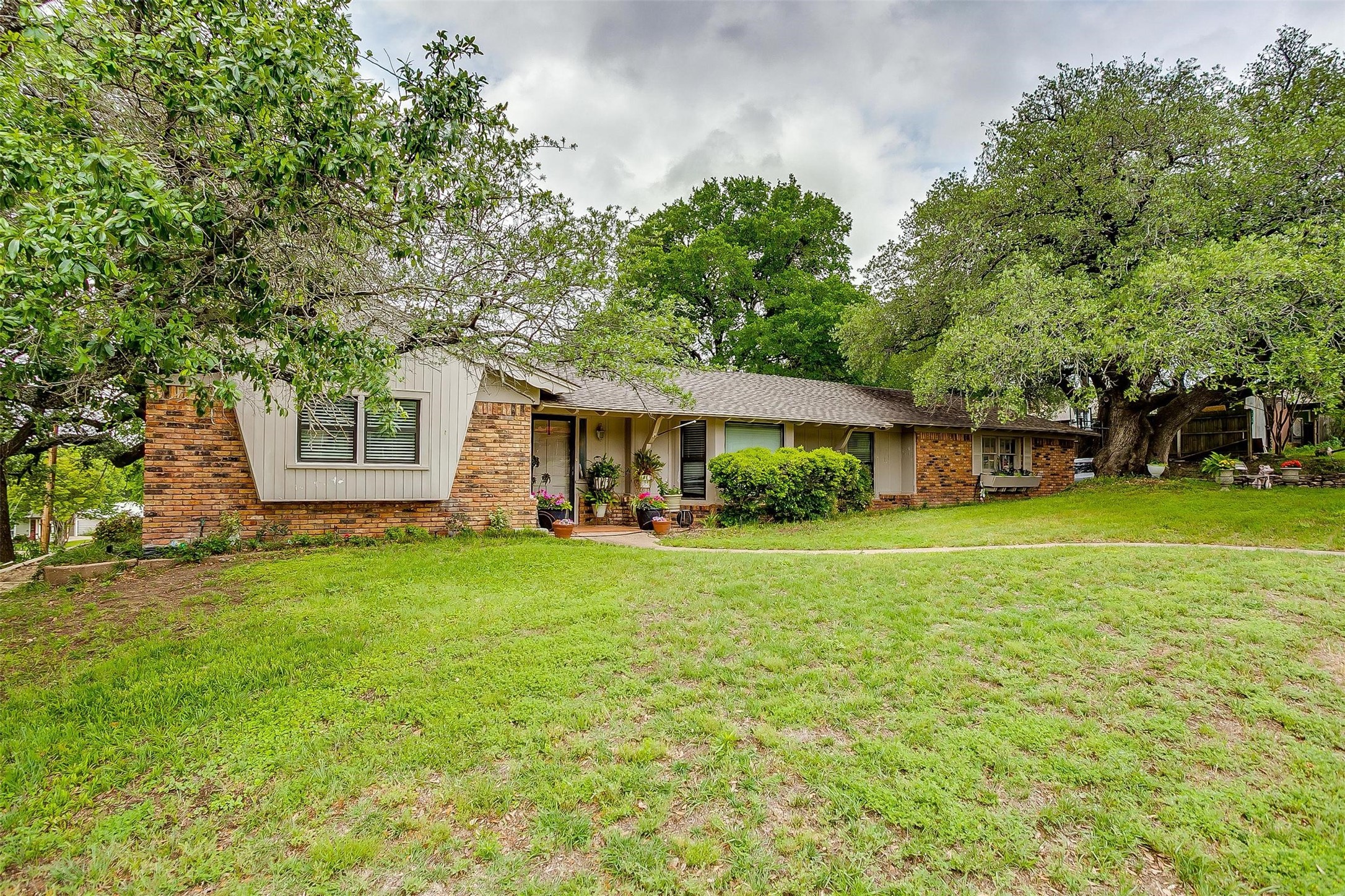 206 W Ridge Road Weatherford TX 76086