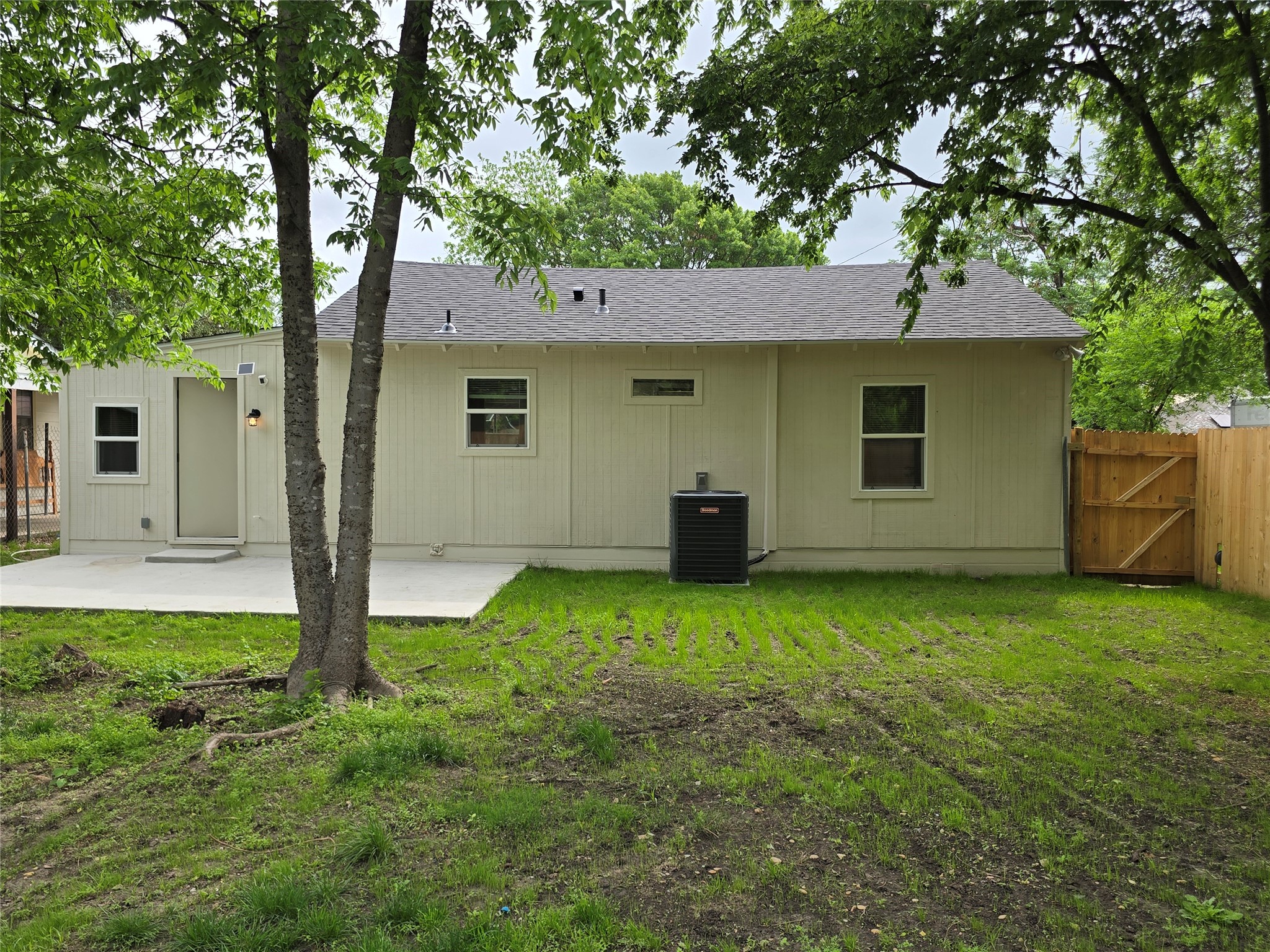 515 Elkhart Avenue Dallas TX 75217