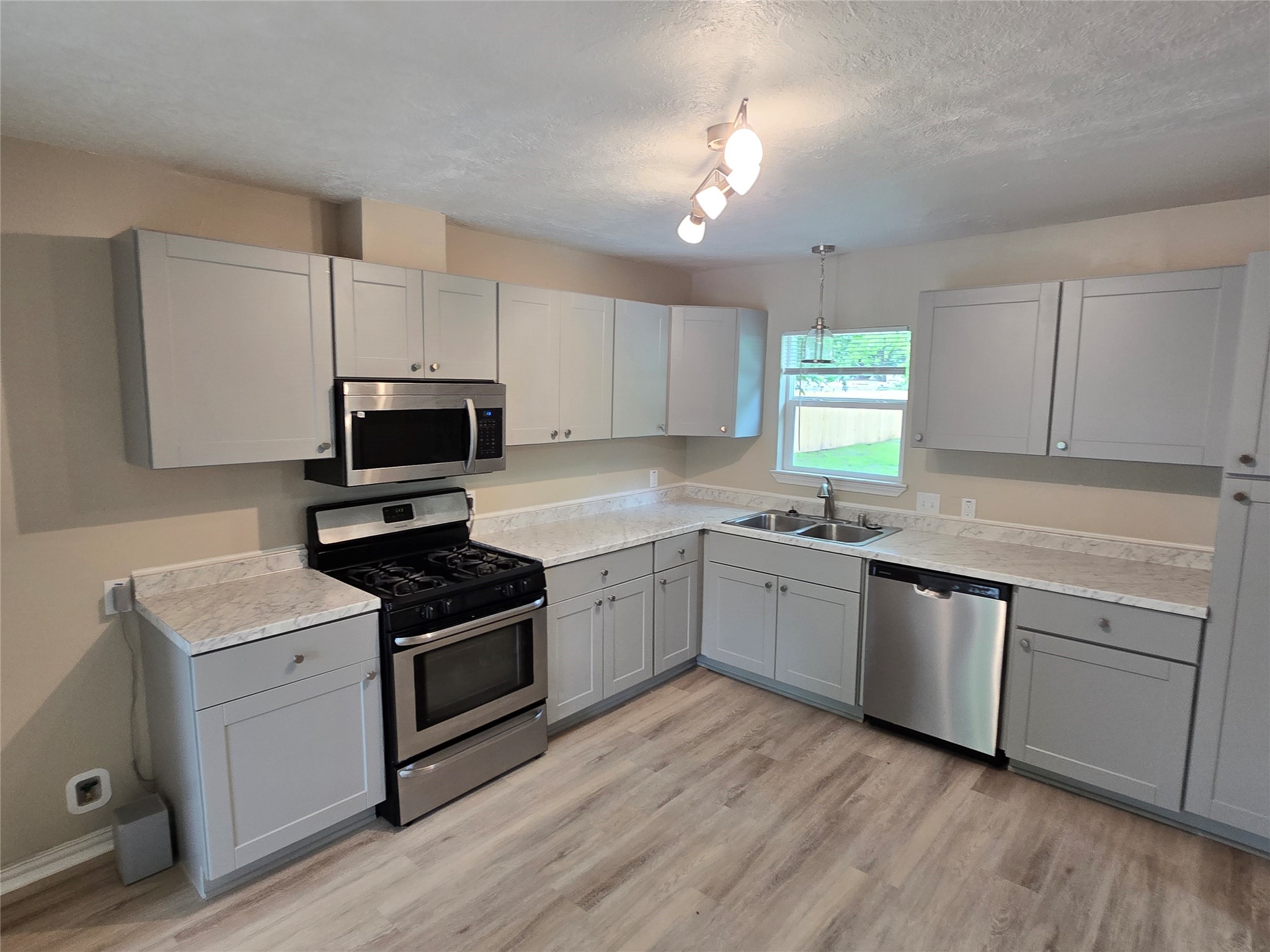 515 Elkhart Avenue Dallas TX 75217