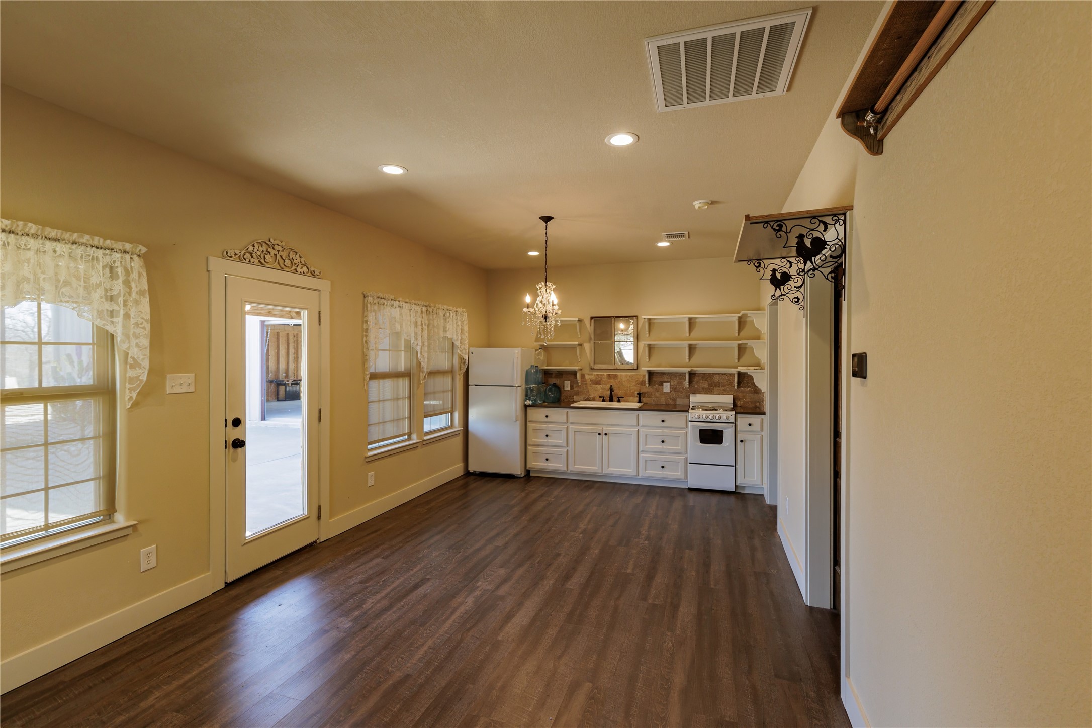 1433 County Road 1180 Decatur TX 76234