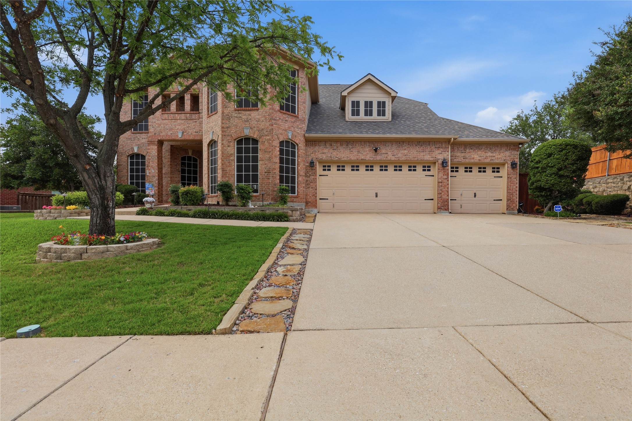 2455 Whispering Breeze Drive Grand Prairie TX 75050