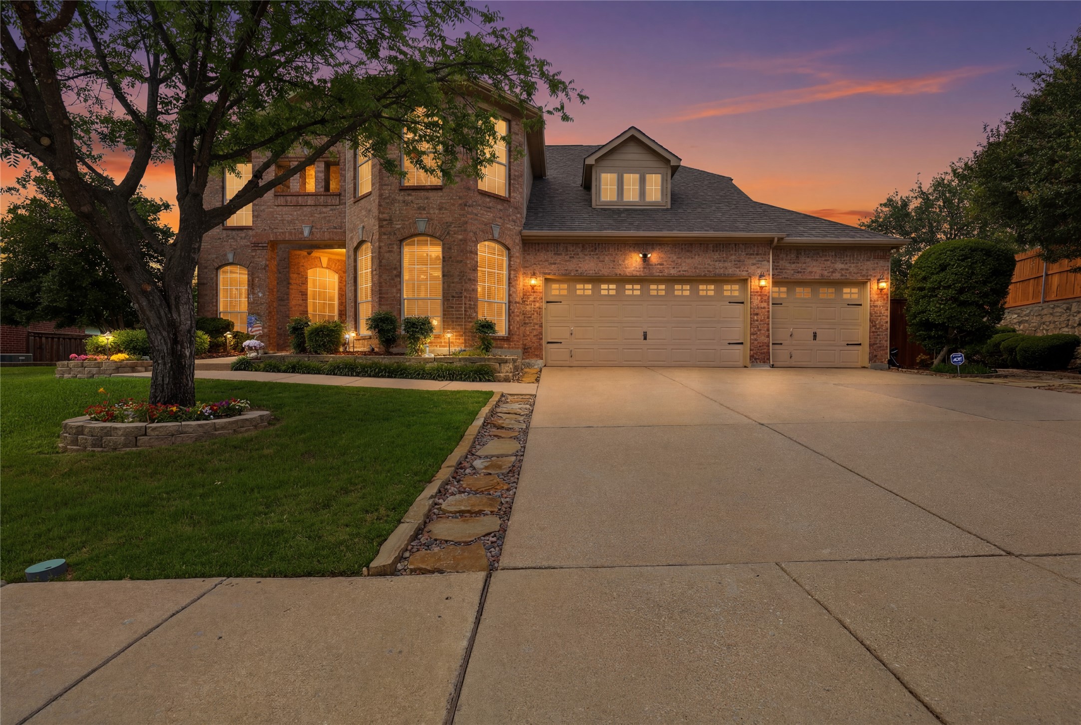 2455 Whispering Breeze Drive Grand Prairie TX 75050
