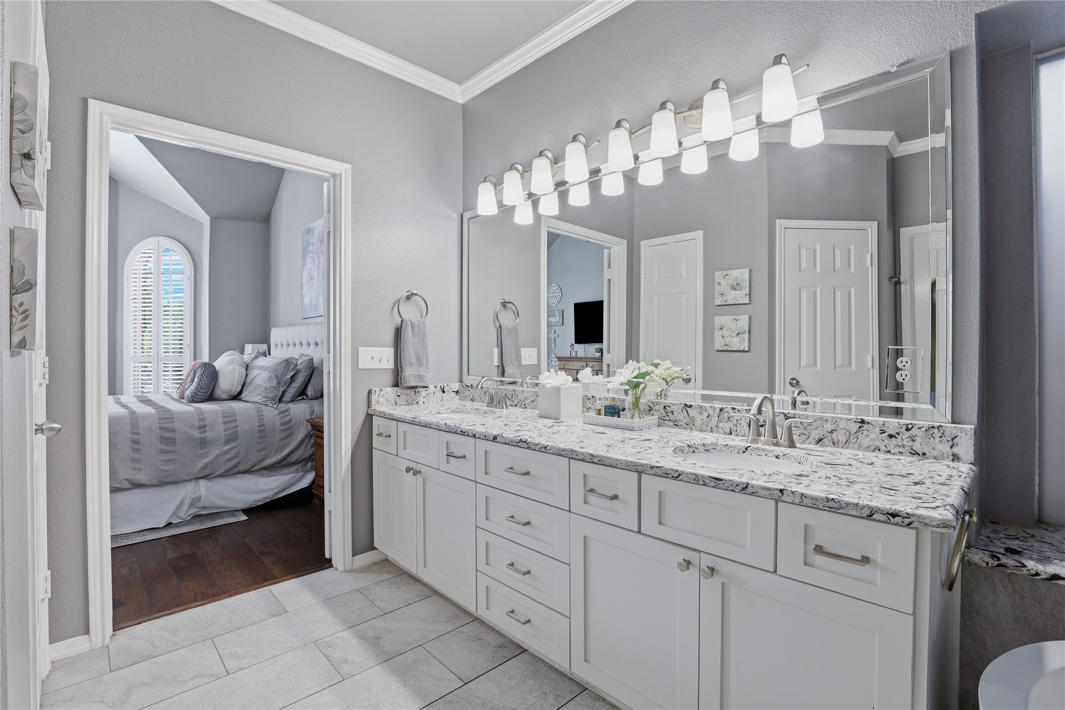 2455 Whispering Breeze Drive Grand Prairie TX 75050