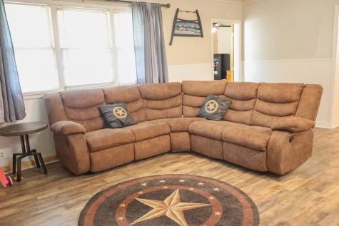 725 S Austin Street De Leon TX 76444
